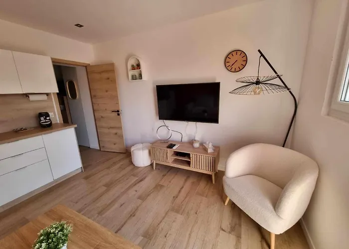 Maison Avec Jacuzzi Prive A 5 Min De La A St Aygulf بيت للعطل *